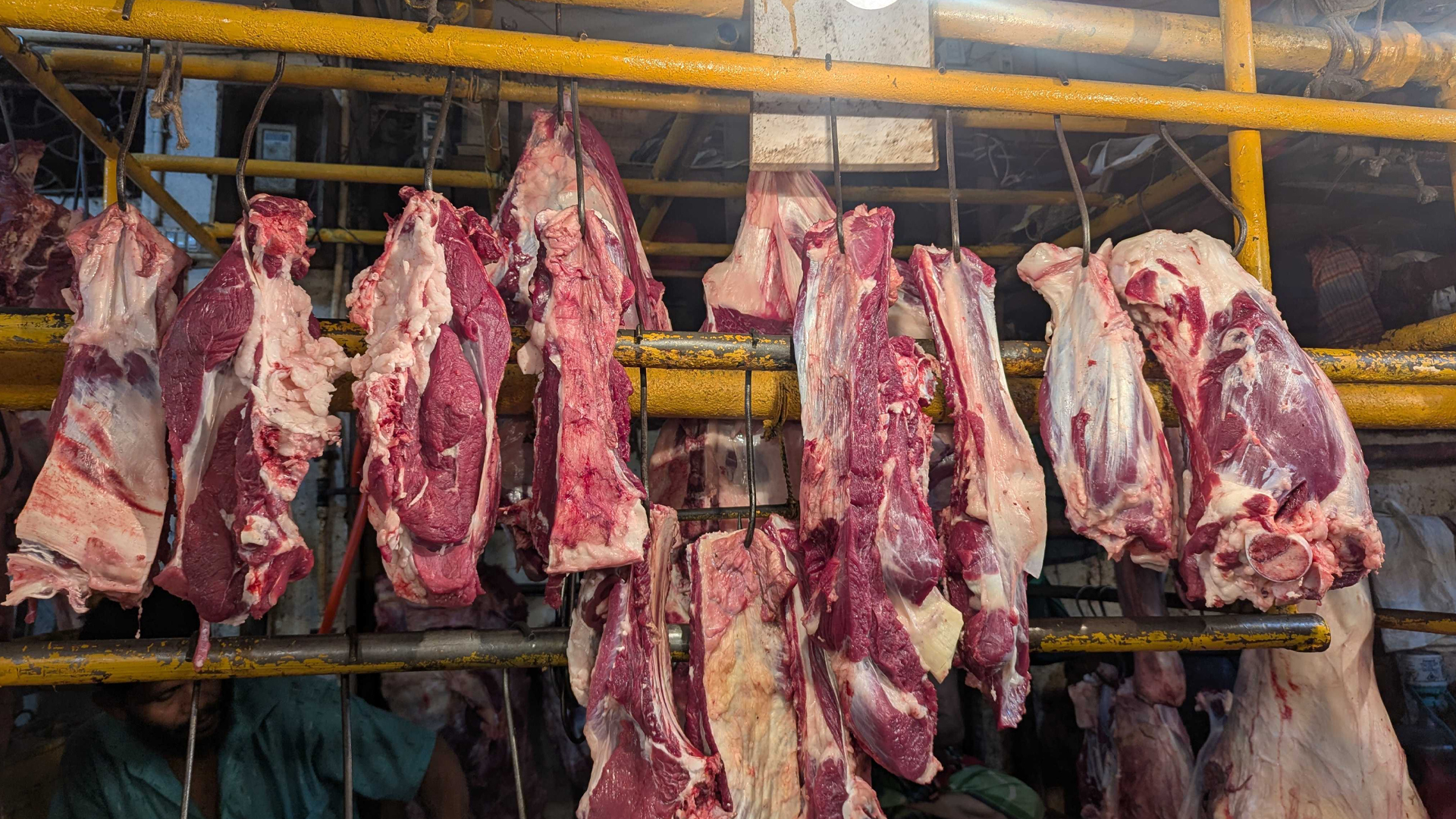 ঈদের আগেই বাড়ল গরুর মাংসের দাম